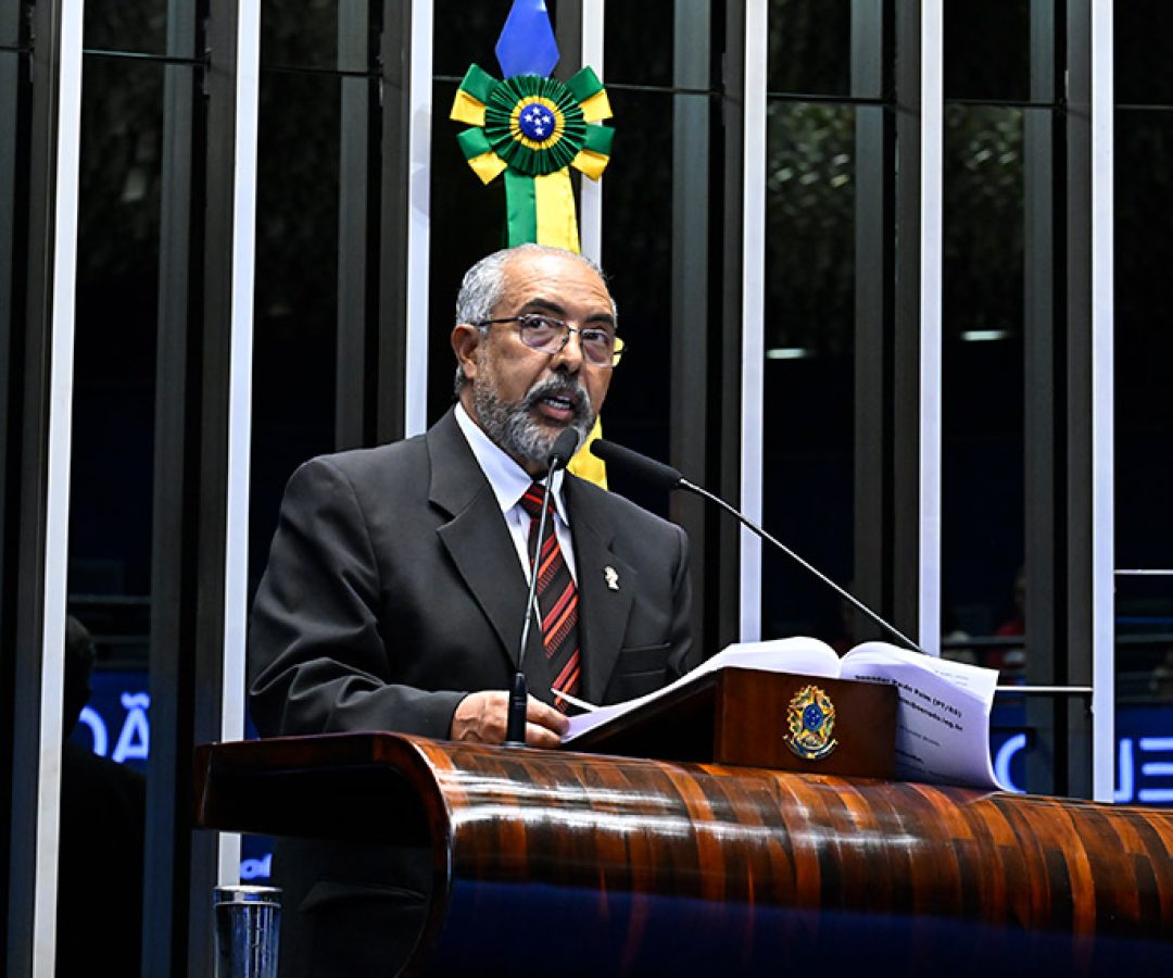 Em discurso, à tribuna, senador Paulo Paim (PT-RS).