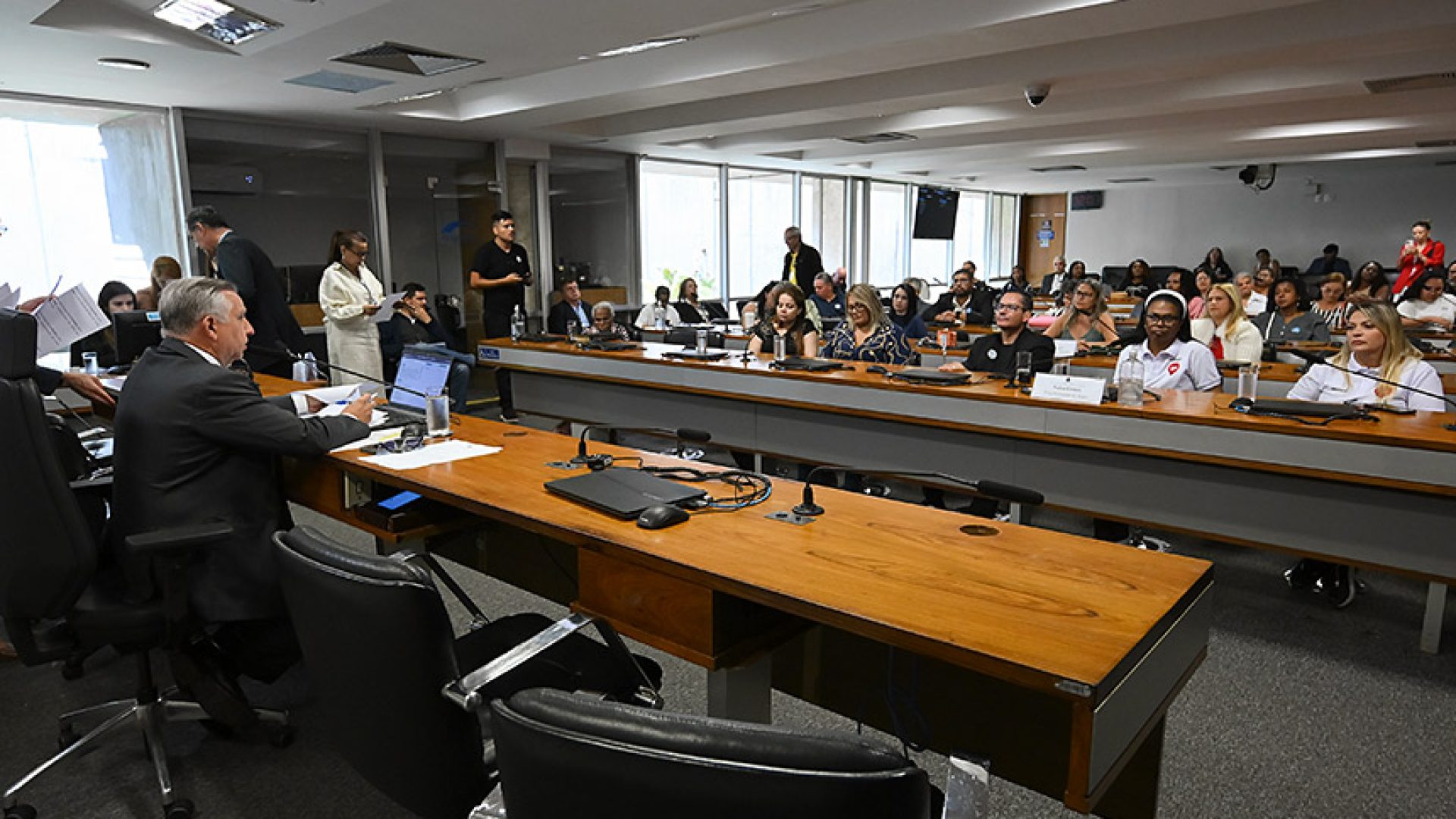 Em audiência, feirantes do DF relatam medo de perder locais de trabalho — Senado Notícias