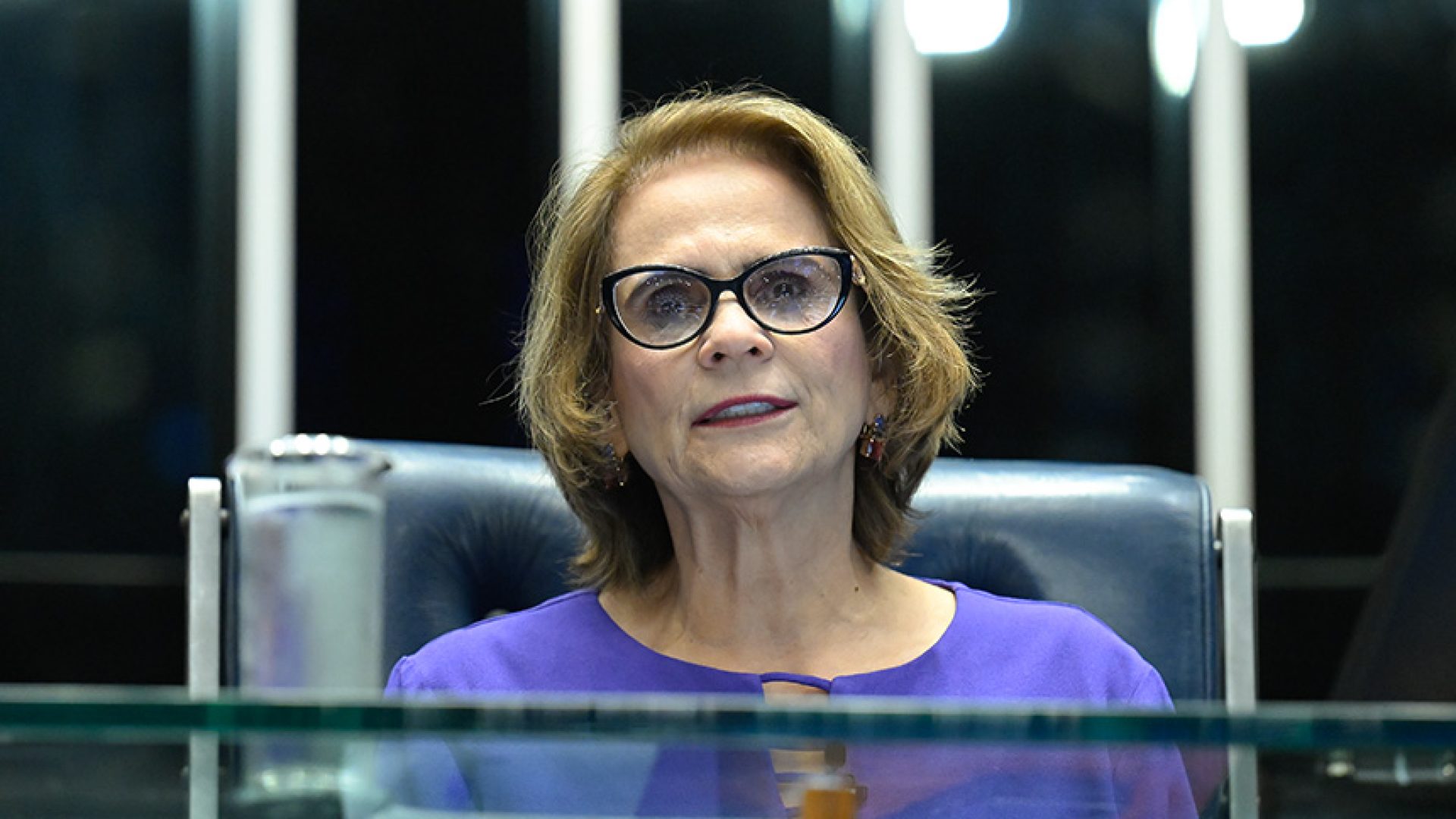 À mesa, senadora Damares Alves (Republicanos-DF) preside sessão.