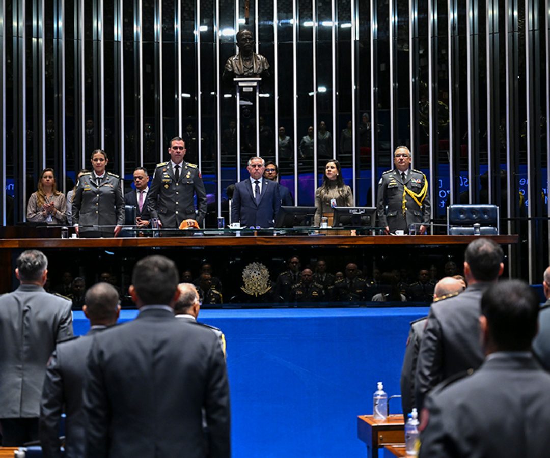 Sessão solene aponta evolução do Corpo de Bombeiros do DF em 170 anos — Senado Notícias