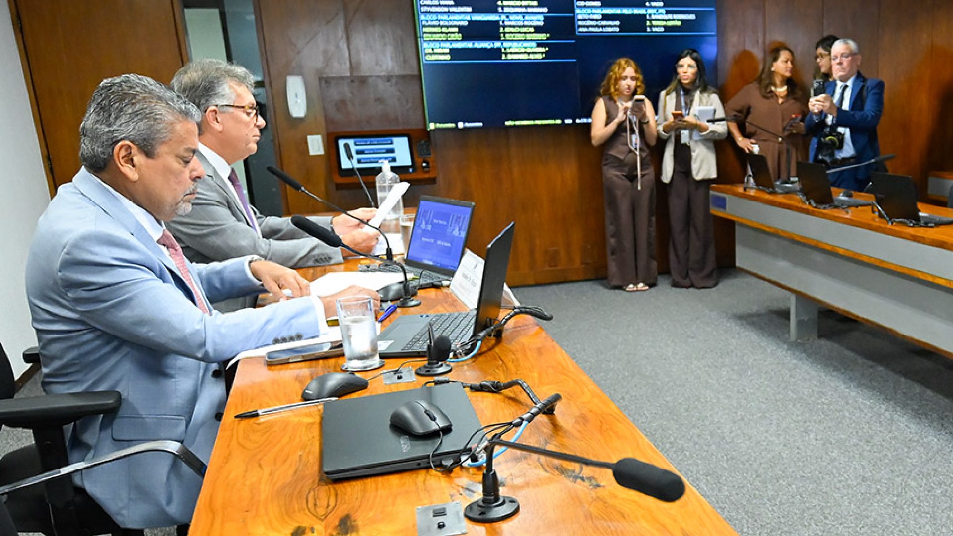 CTFC aprova convites a ministros da Fazenda e da Previdência — Senado Notícias