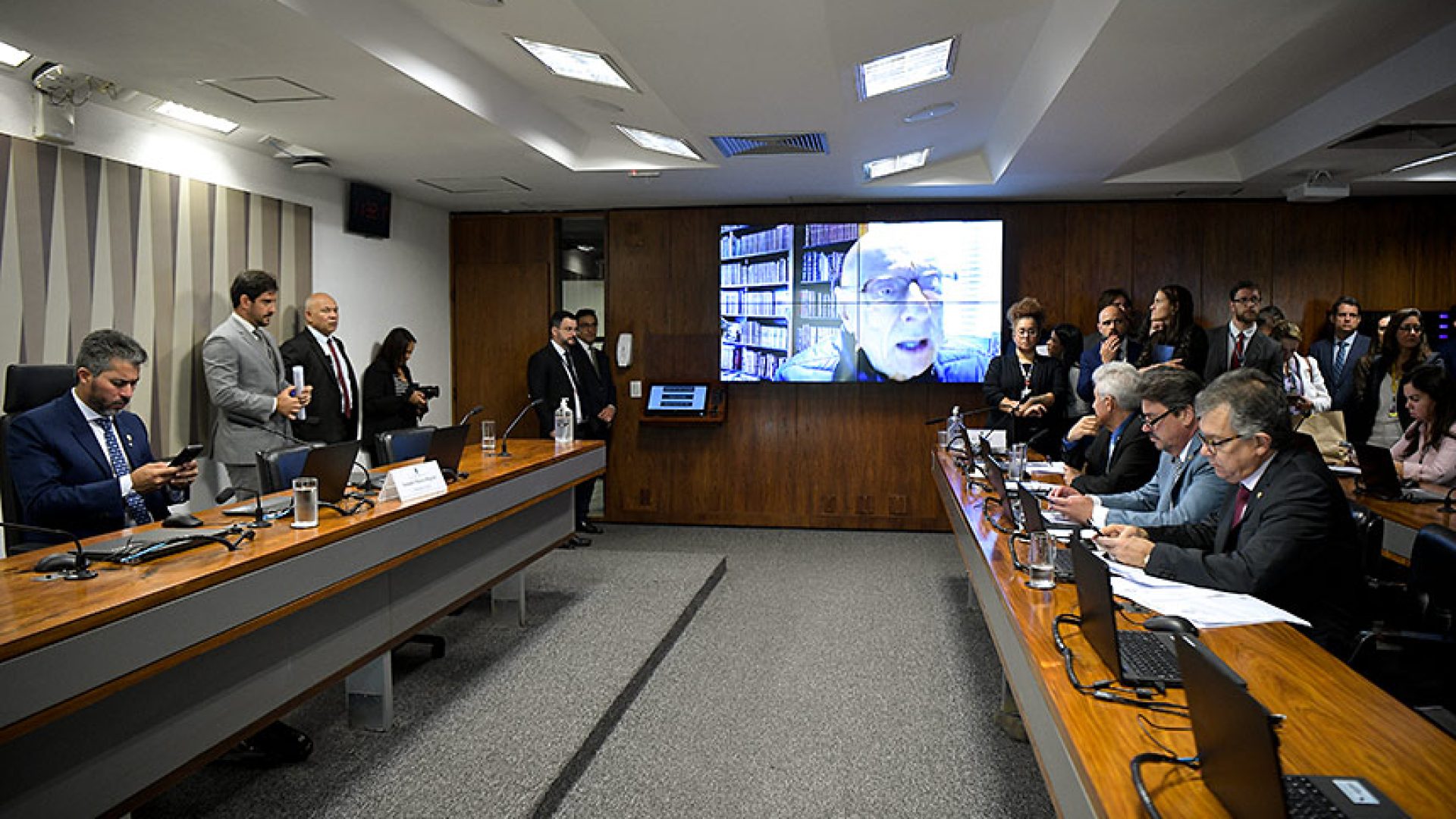 CI vai debater nova Lei do Trabalho Rural e transporte aéreo na Amazônia — Senado Notícias