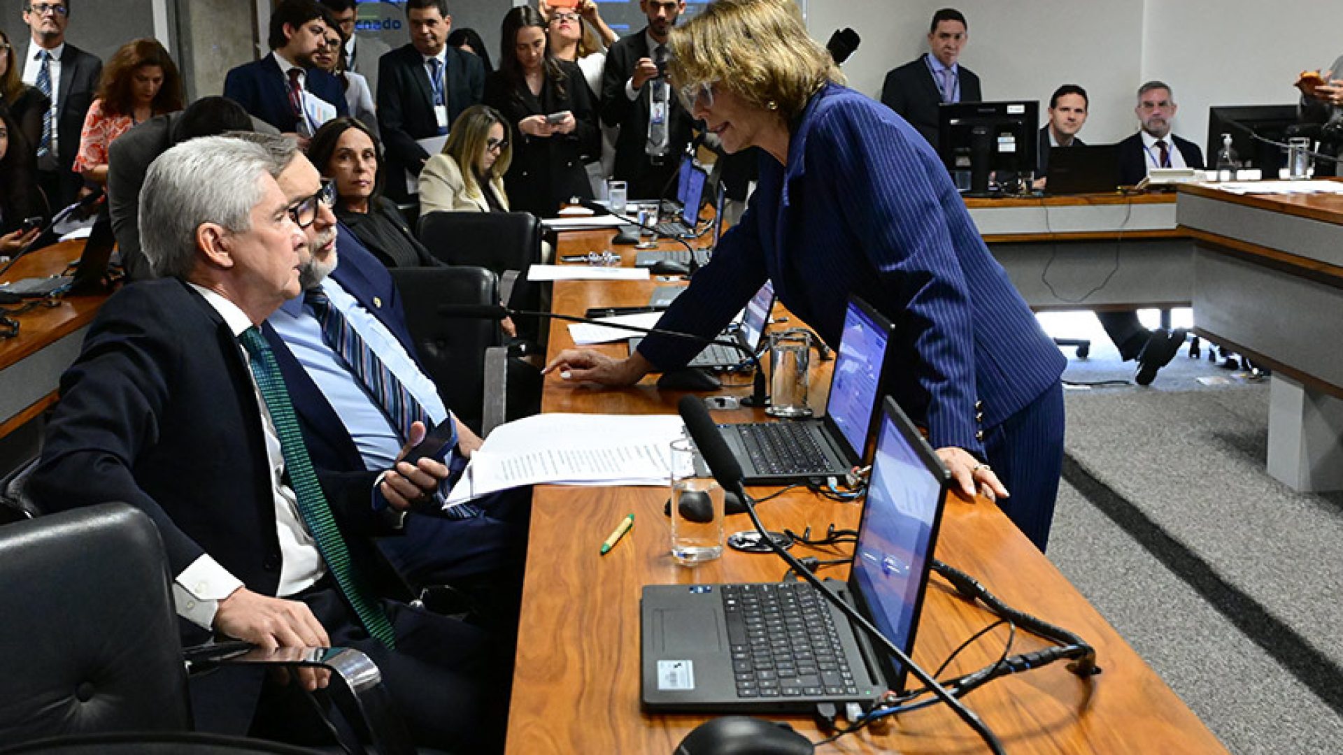 Política nacional de conscientização e orientação sobre LAM agora é lei — Senado Notícias