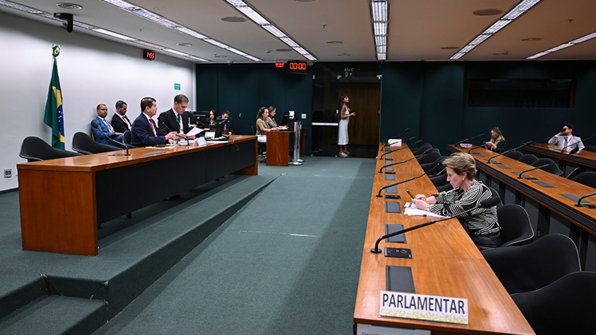 Consultorias de Senado e Câmara lançam informativo sobre proposta orçamentária — Senado Notícias