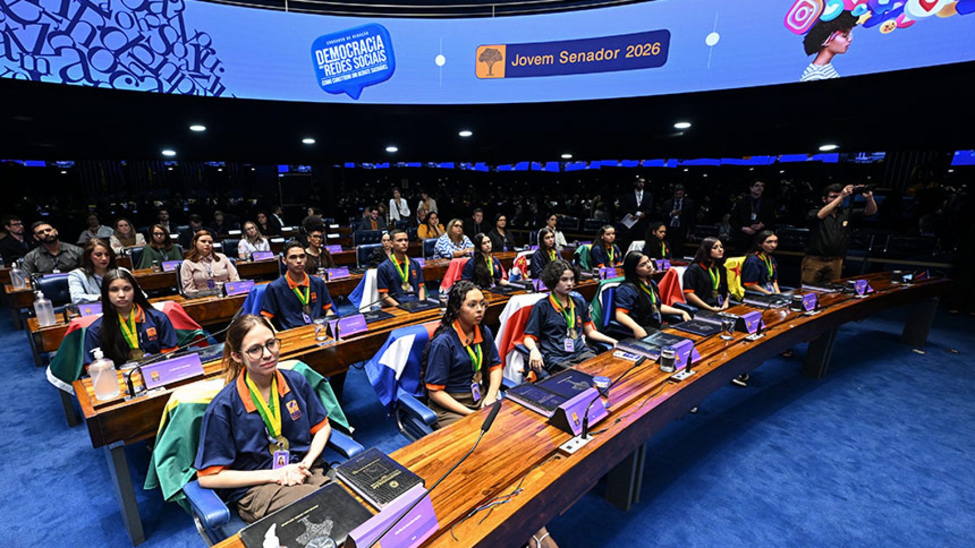 'Jovens Senadores' tomam posse com protagonismo feminino na Mesa — Senado Notícias