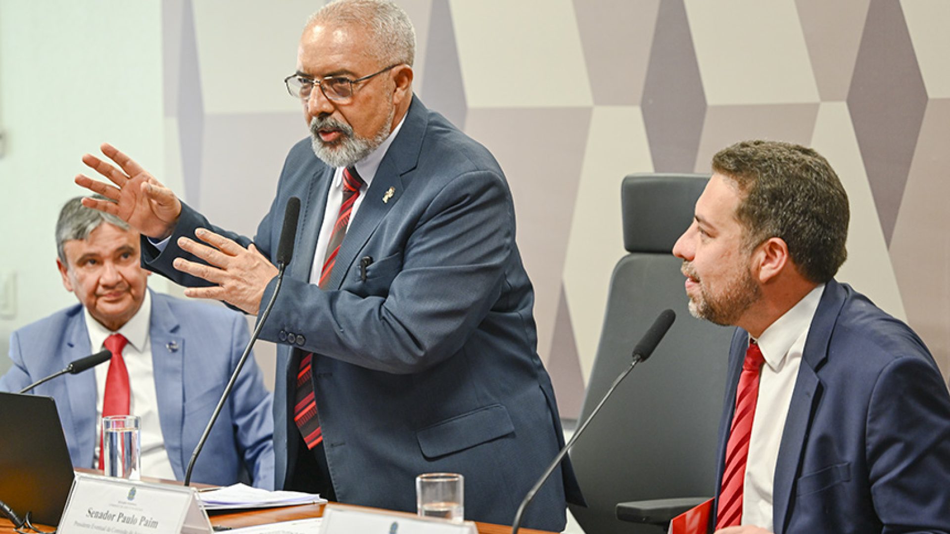 Ministros e especialistas apoiam fiscalização de políticas sociais do governo — Senado Notícias
