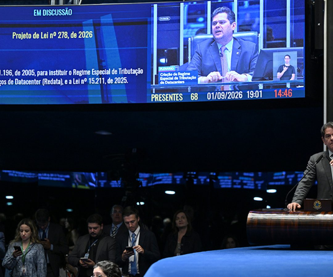 Em discurso, à tribuna, senador Cid Gomes (PSB-CE).