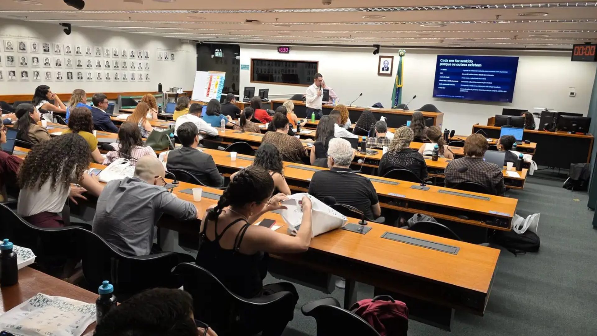 Pesquisadores debatem em Brasília o papel da comunicação pública