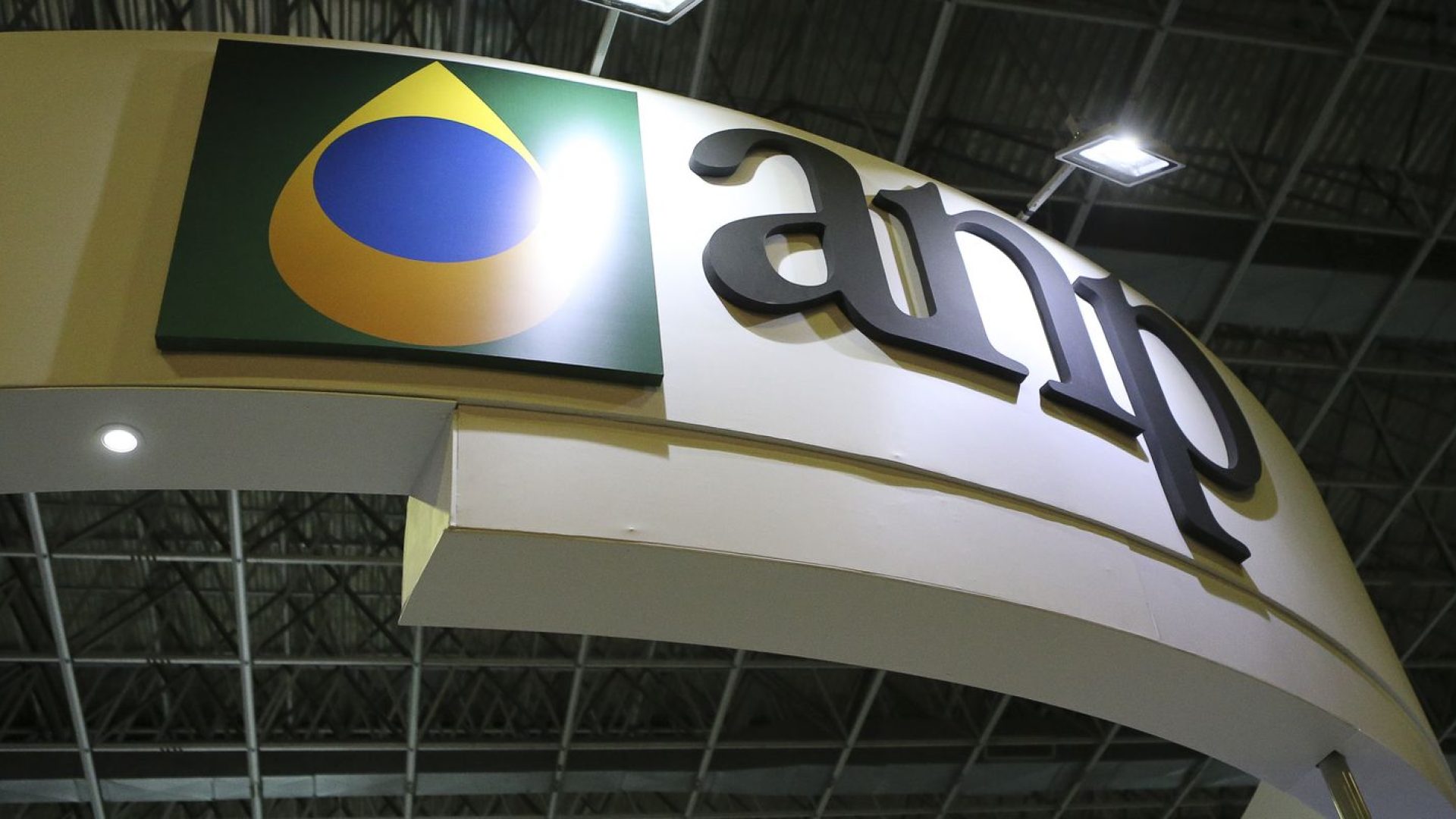 ANP autoriza funcionamento parcial da Refit