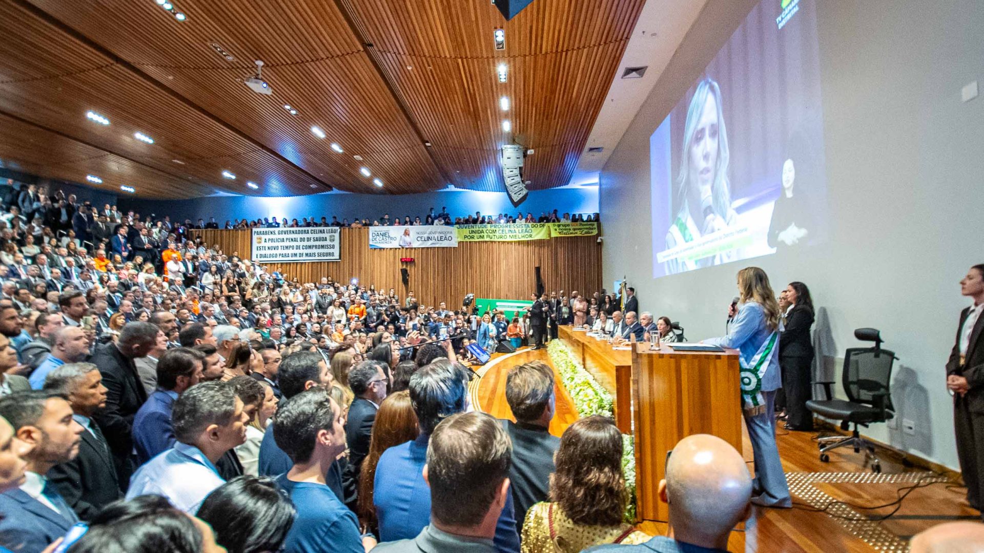 Celina Leão assume governo do DF após renúncia de Ibaneis Rocha