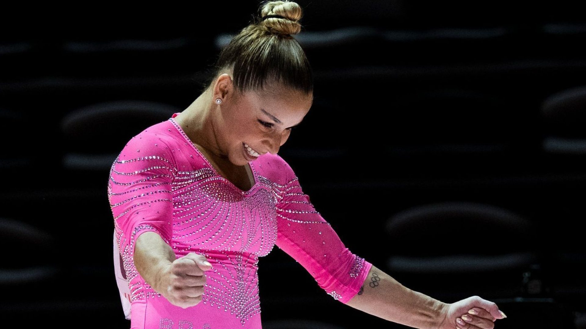 Flávia Saraiva é ouro nas assimétricas da Copa do Mundo de ginástica