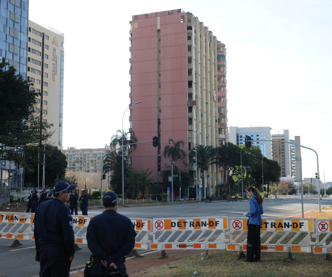 Demolição do Torre Palace dá fim a 40 anos de história no Setor Hoteleiro Norte