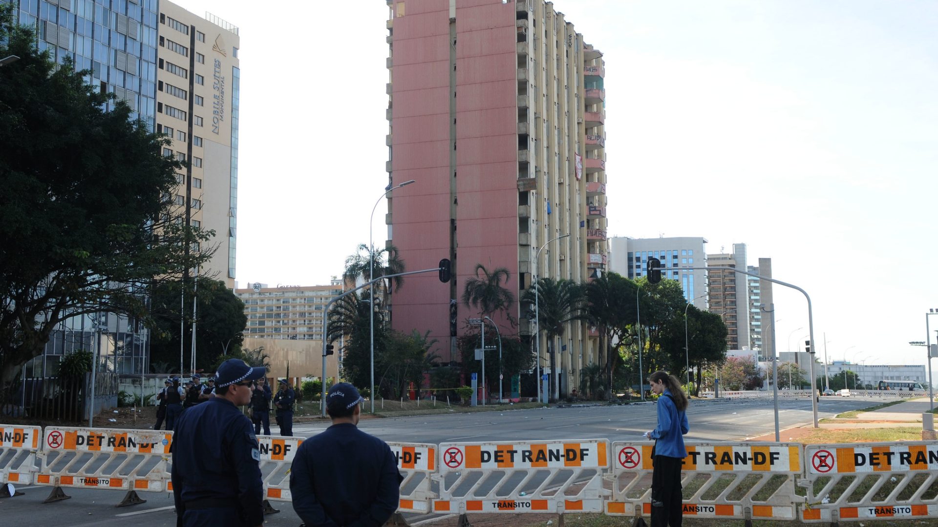 Demolição do Torre Palace dá fim a 40 anos de história no Setor Hoteleiro Norte