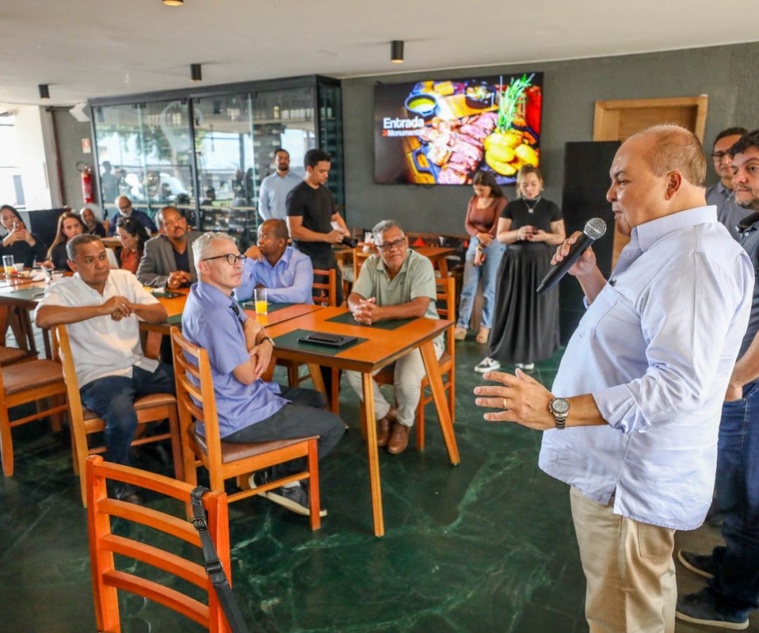 Ibaneis Rocha celebra 600 escrituras entregues a entidades religiosas no DF