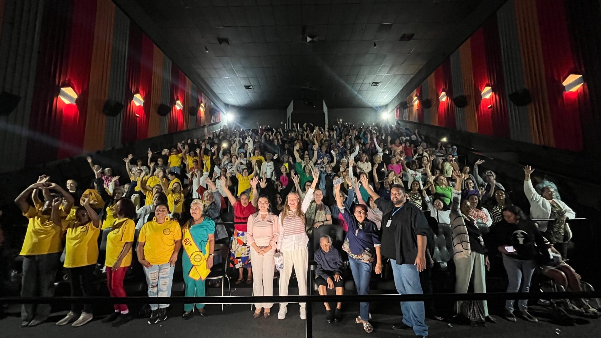 Projeto Realize com Pipoca leva 300 mulheres ao cinema no DF