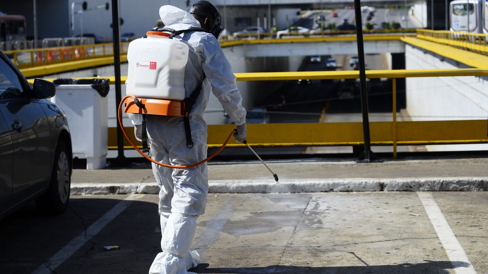 Rodoviária e estações de metrô recebem aplicação de inseticidas neste sábado (29)