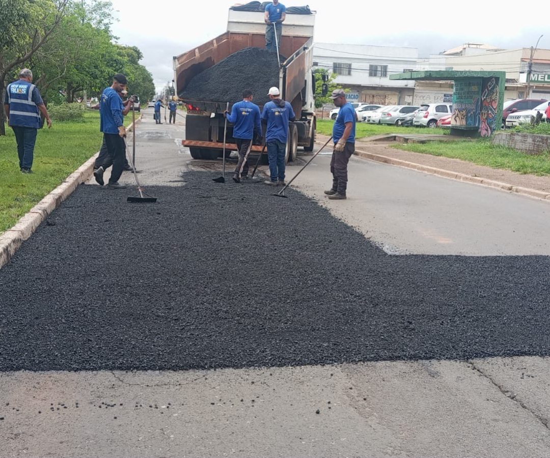 Ceilândia recupera vias com mais de 15 toneladas de asfalto