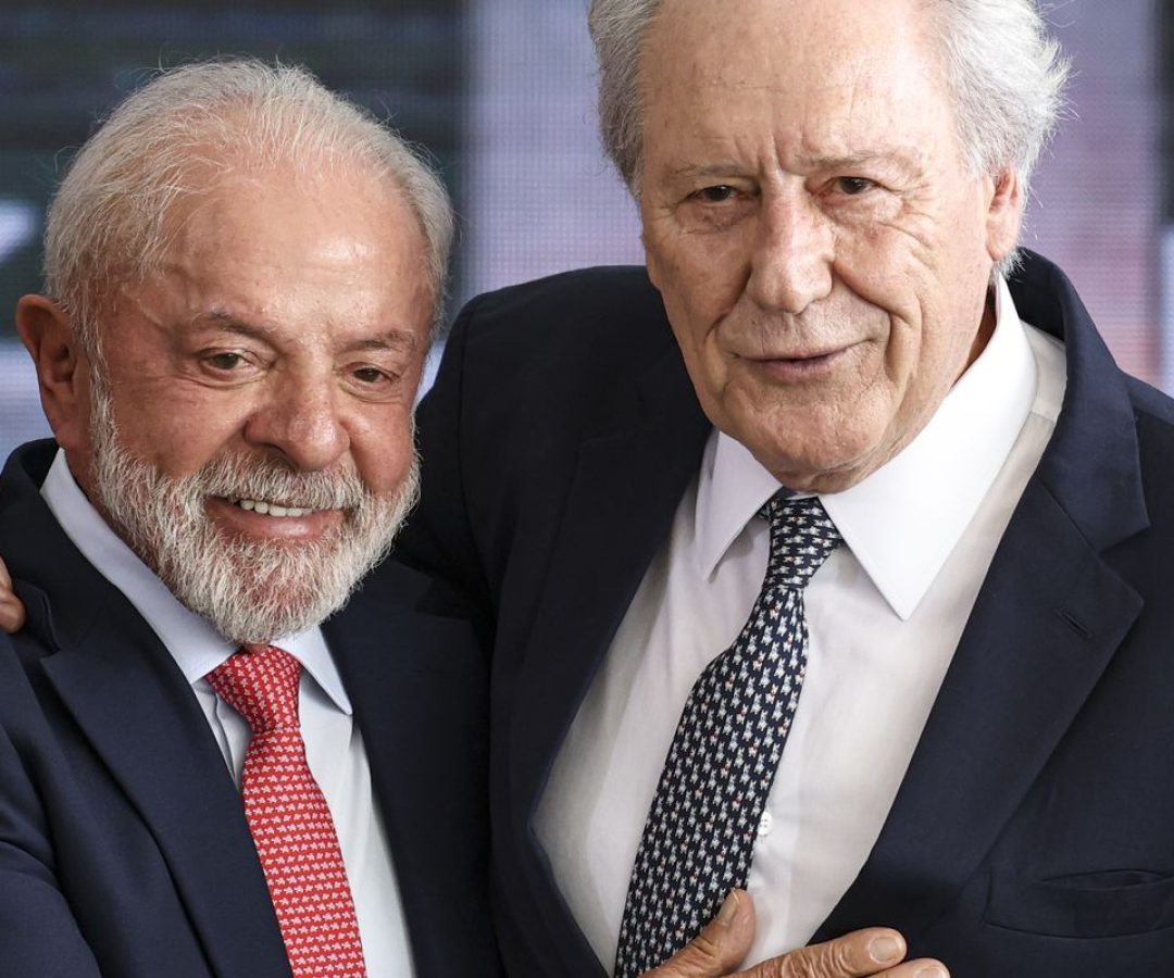 Lewandowski entrega carta de demissão do Ministério da Justiça a Lula