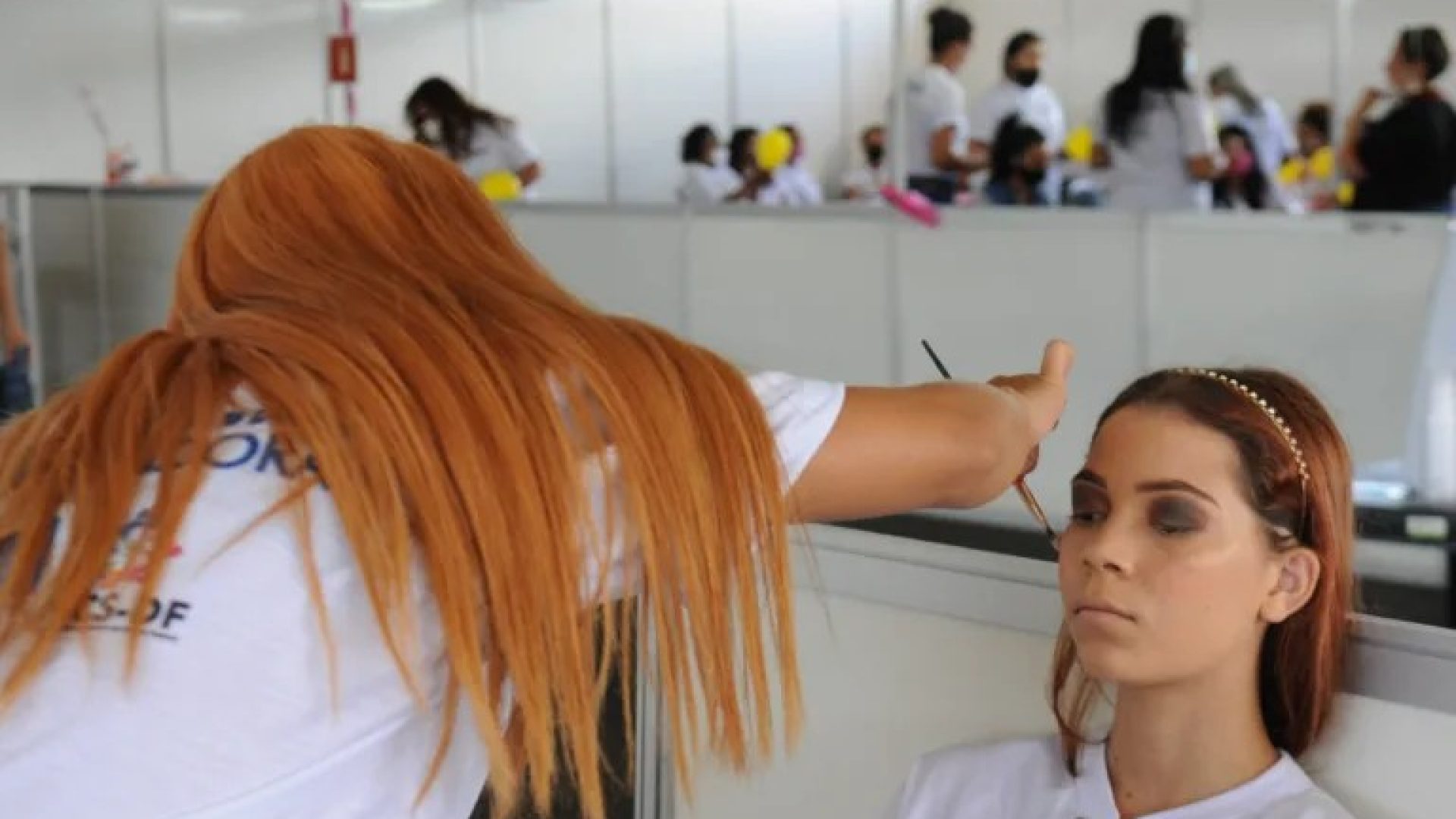 GDF abre 210 vagas gratuitas em cursos de beleza para mulheres no DF