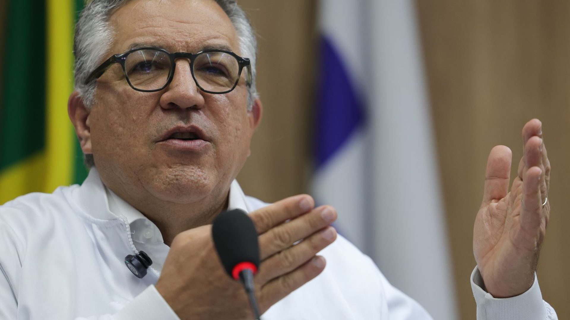 "Não vamos negar aos nossos filhos o direito à vacina", diz Padilha