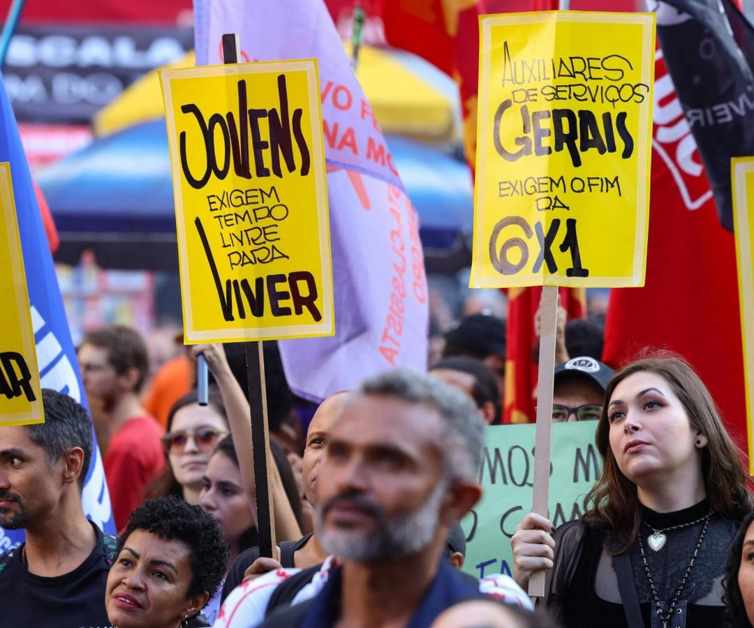 Reduzir jornada de trabalho de 44 horas para 40 horas ou 36 horas reduziria as horas trabalhadas em 9% e 18%, elevando o salário-hora em 10% e 22%, respectivamente, calcula economista da FGV -  (crédito: BBC)