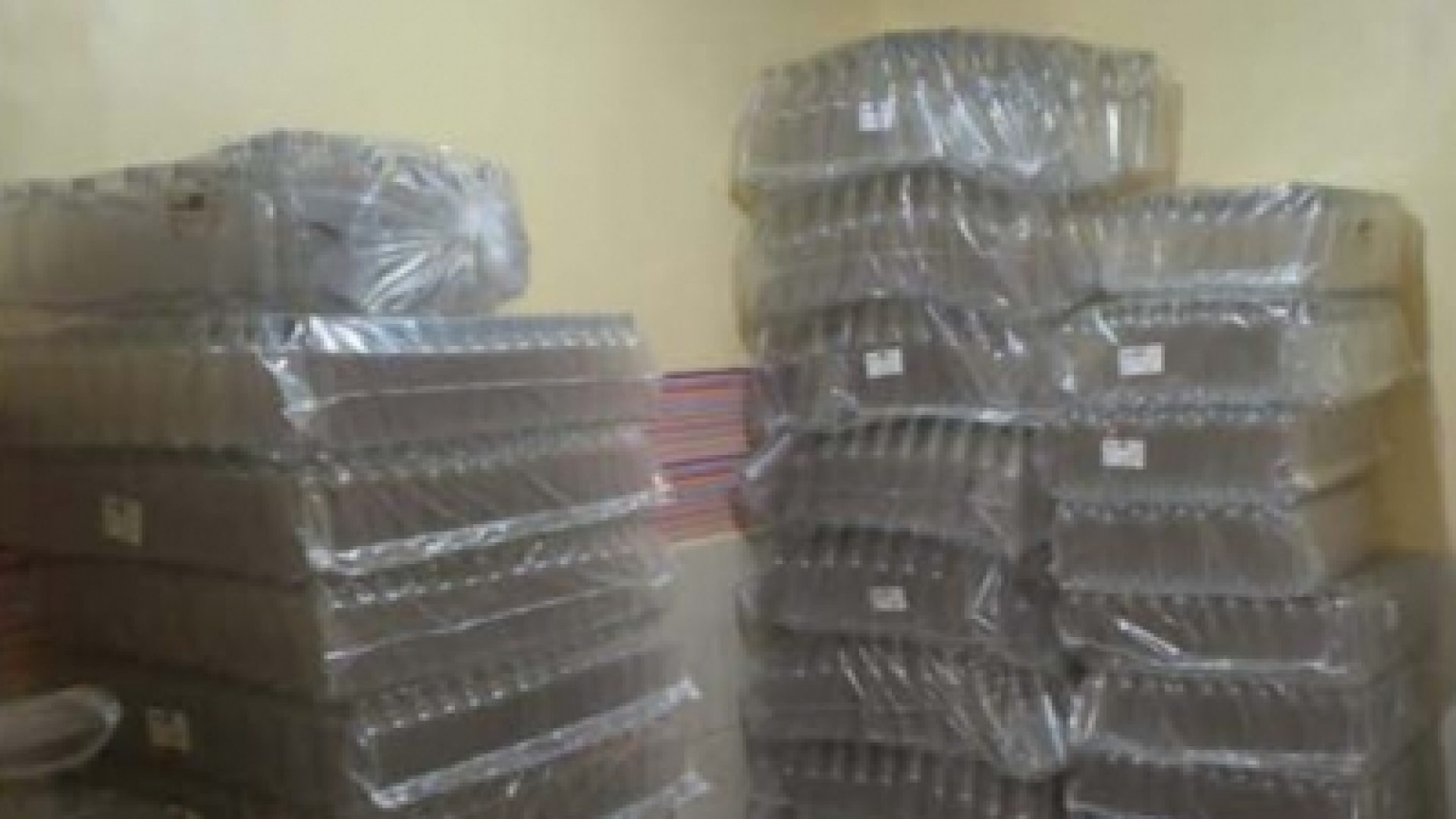 PCDF apreende duas toneladas de mel clandestino – Operação Honeypot