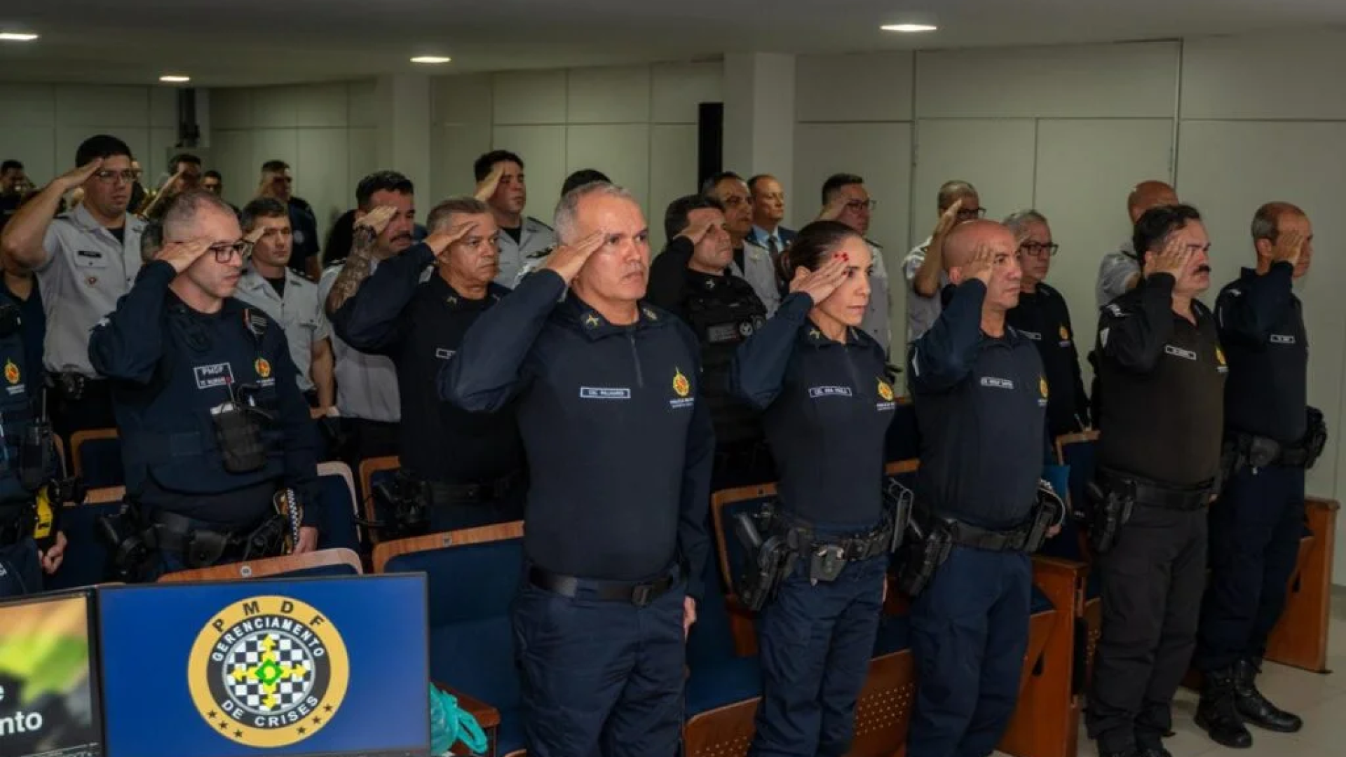 13 oficiais se formam em curso de gerenciamento de crises da PMDF