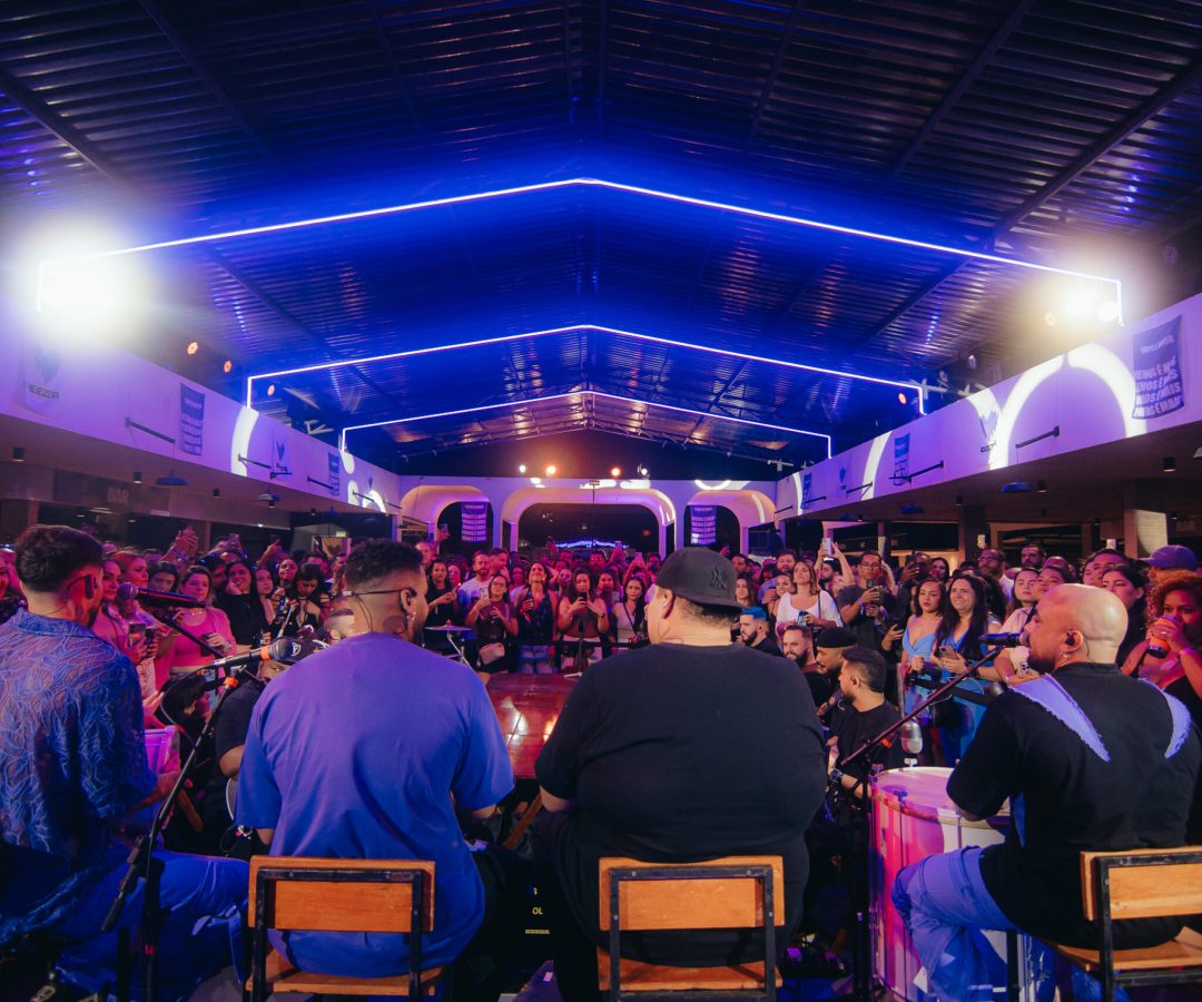 Segunda edição do Purple Door acontece em Brasília com show do Menos é Mais