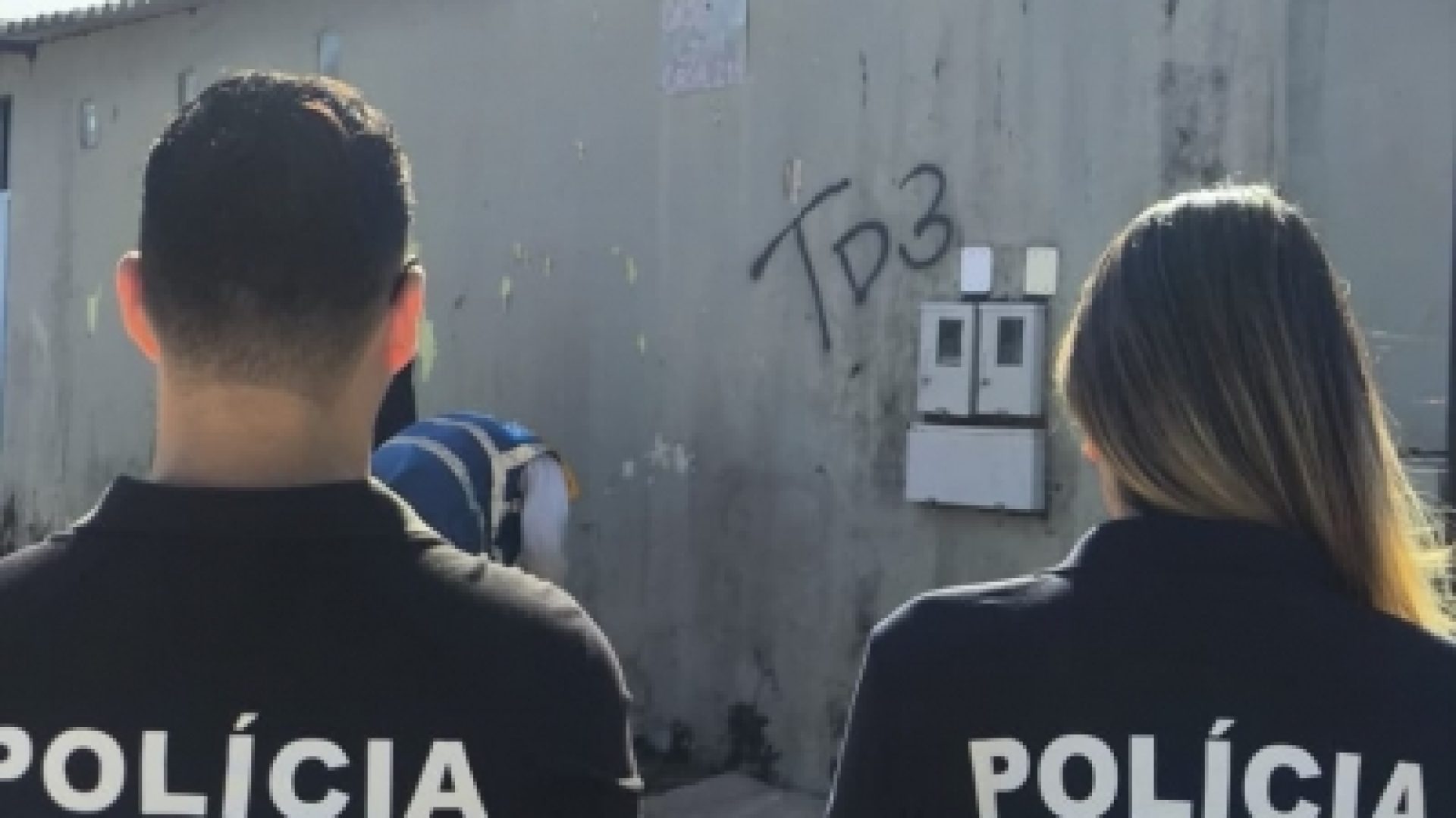 PCDF e Administração Regional De Brazlândia apagam inscrições de facção criminosa e reforçam ações de prevenção na Vila São José