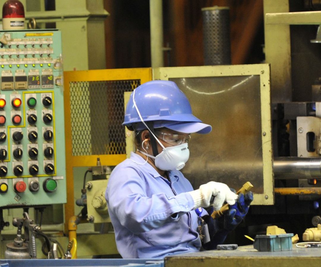 Produção industrial recua 0,4% em setembro, mostra IBGE