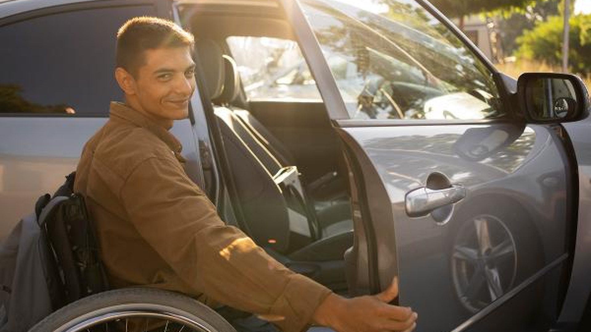 Projeto libera pista exclusiva de ônibus para carro elétrico que leve PcD