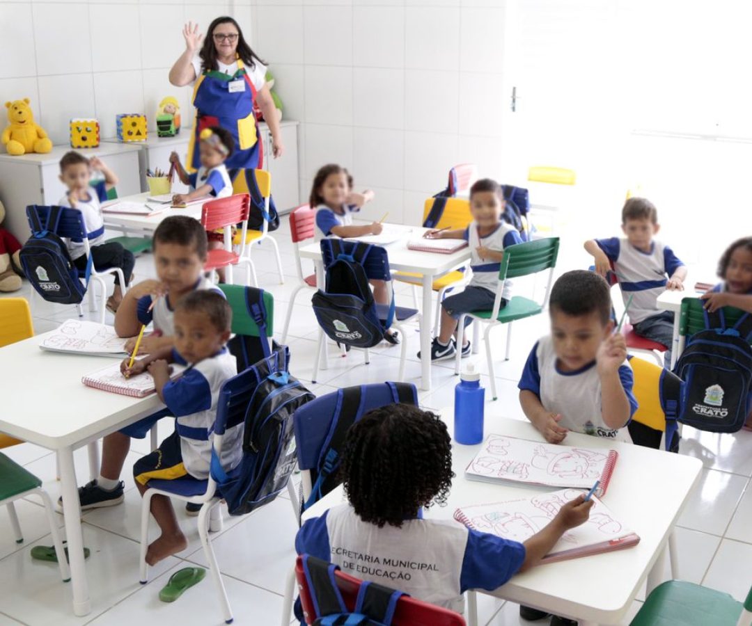 Uma em cada 10 crianças de 4 e 5 anos não vai à escola e em 876 cidades