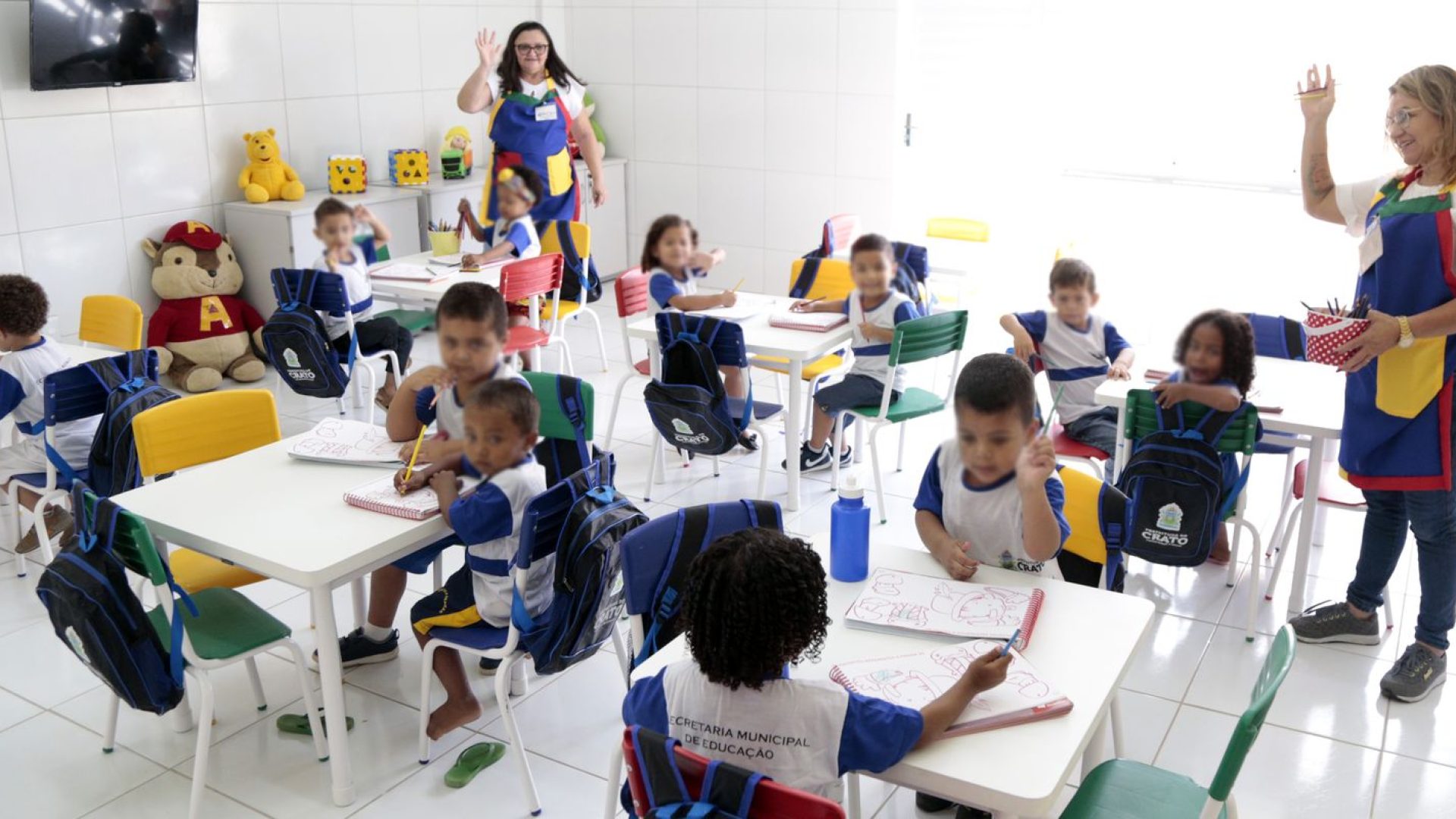 Uma em cada 10 crianças de 4 e 5 anos não vai à escola e em 876 cidades