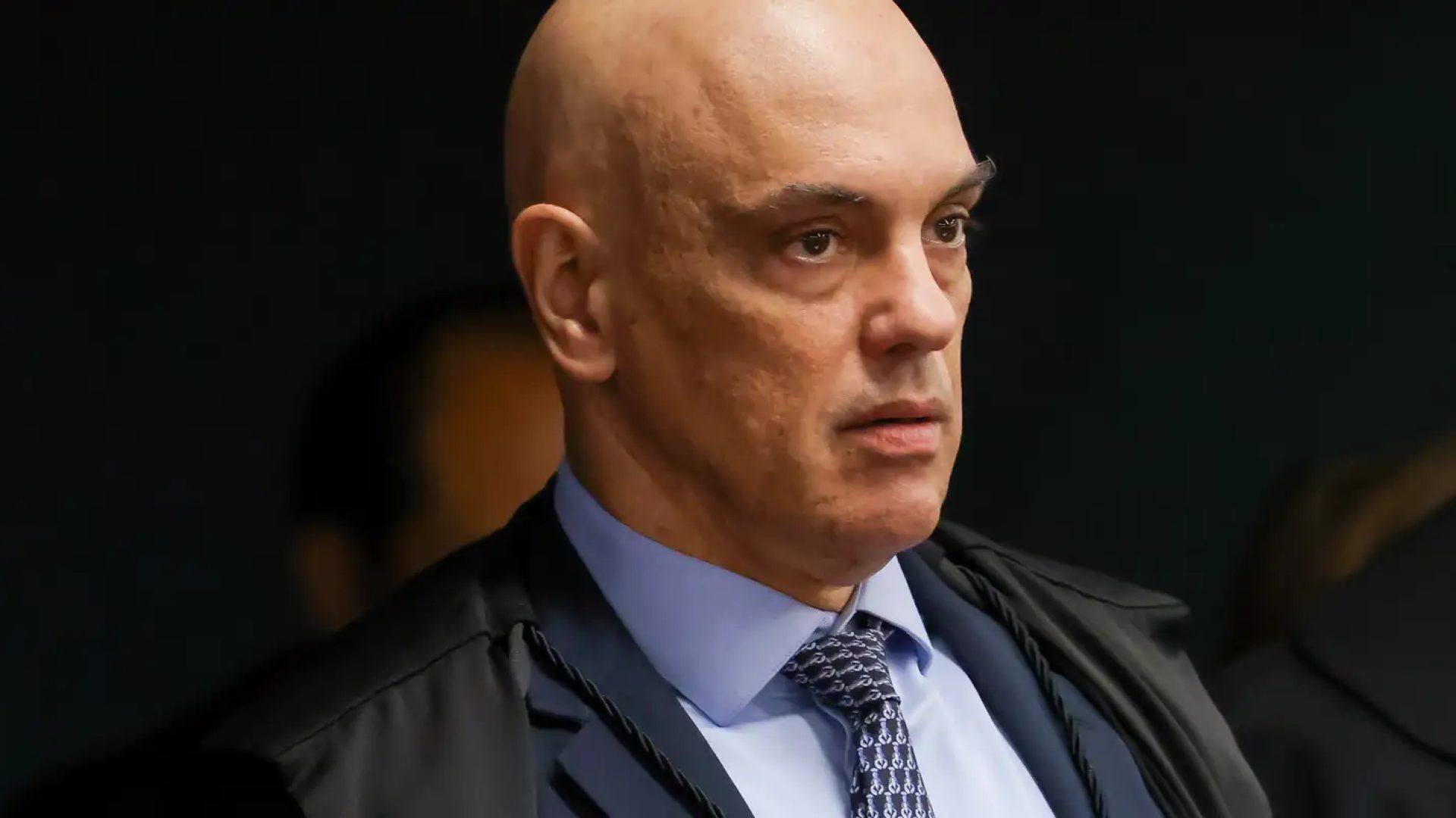 Moraes volta a pedir que PGR se manifeste sobre arma de Bolsonaro