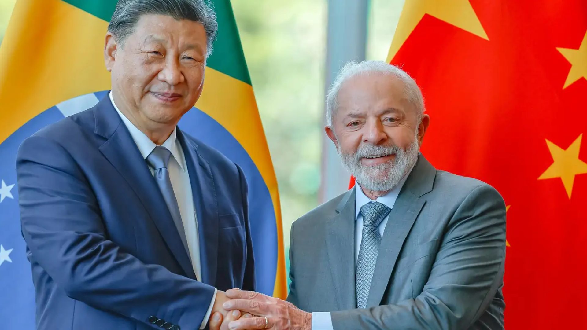 Xi Jinping garante a Lula apoio da China em tempos "turbulentos"