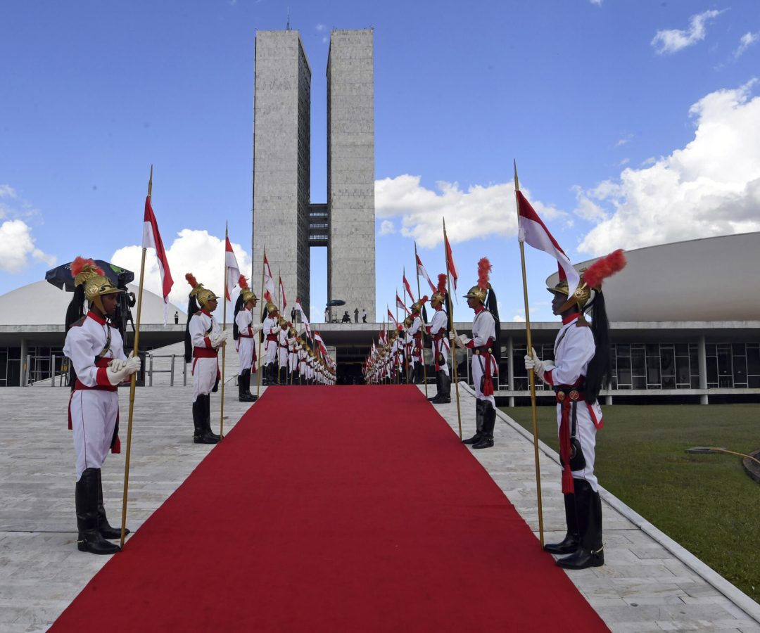 Dragões da Independência aguardam chegada de autoridade.