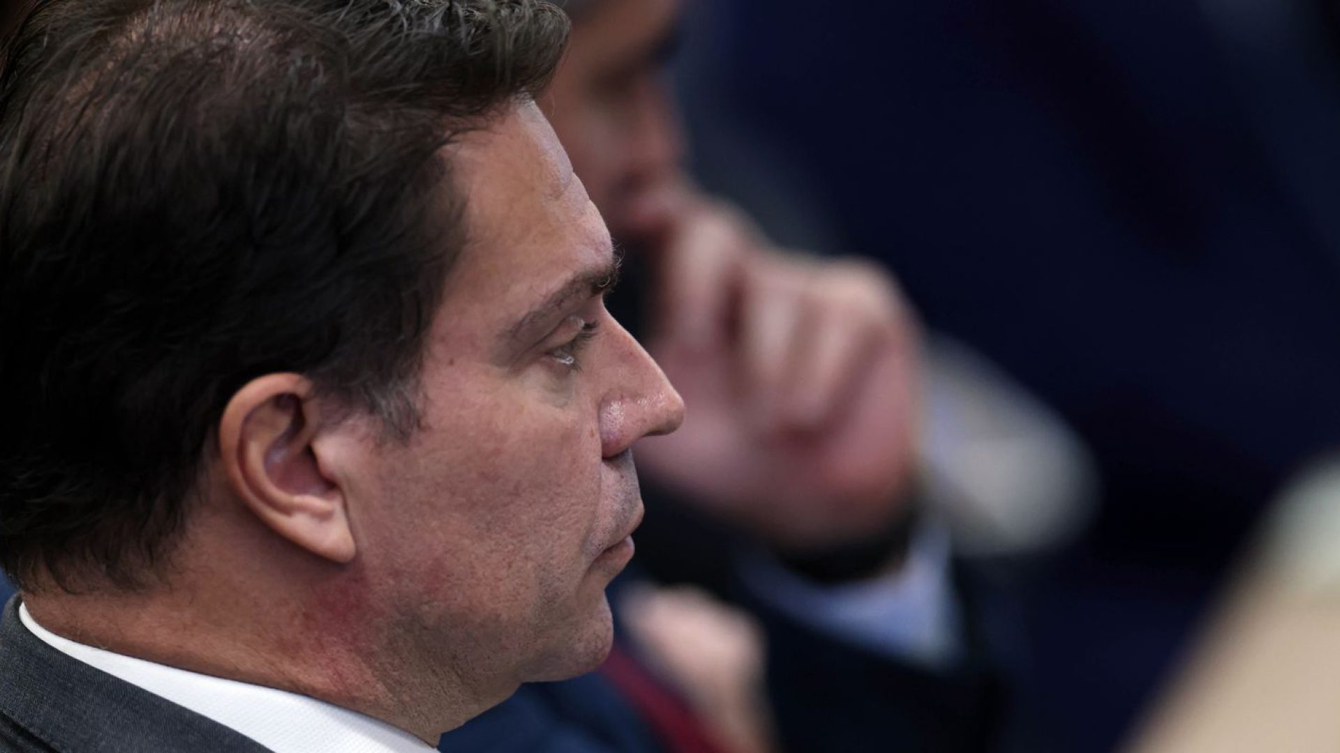 Líder do PT questiona no STF e na Câmara saída de Ramagem do país