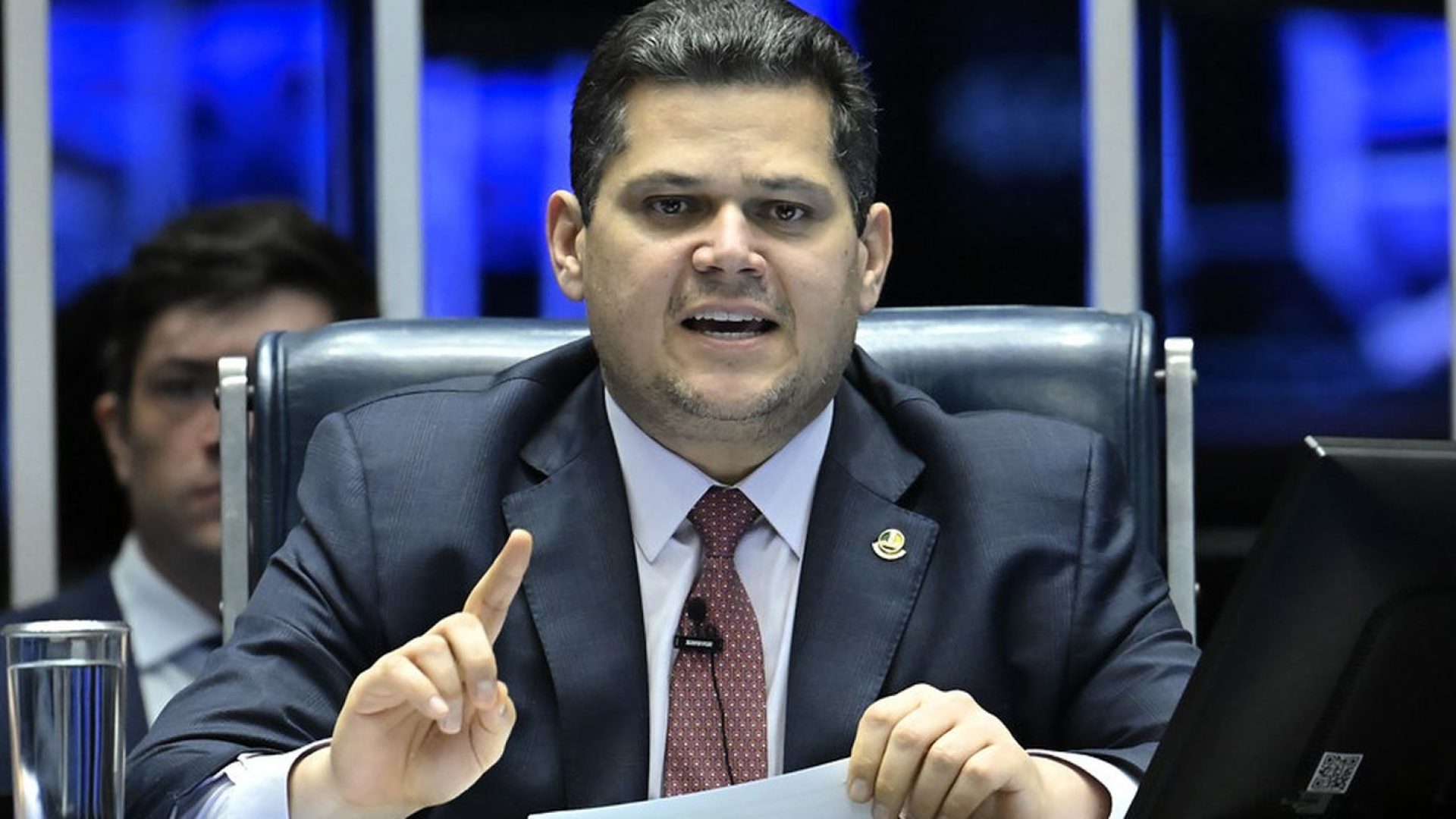 Senado adia votação de lei que tira resposta a tarifaço do teto fiscal