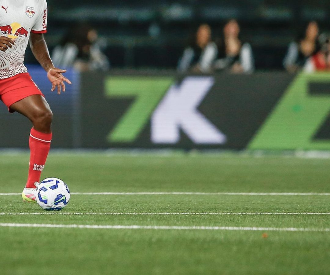 Jogador do Bragantino pede desculpas após fala machista contra árbitra