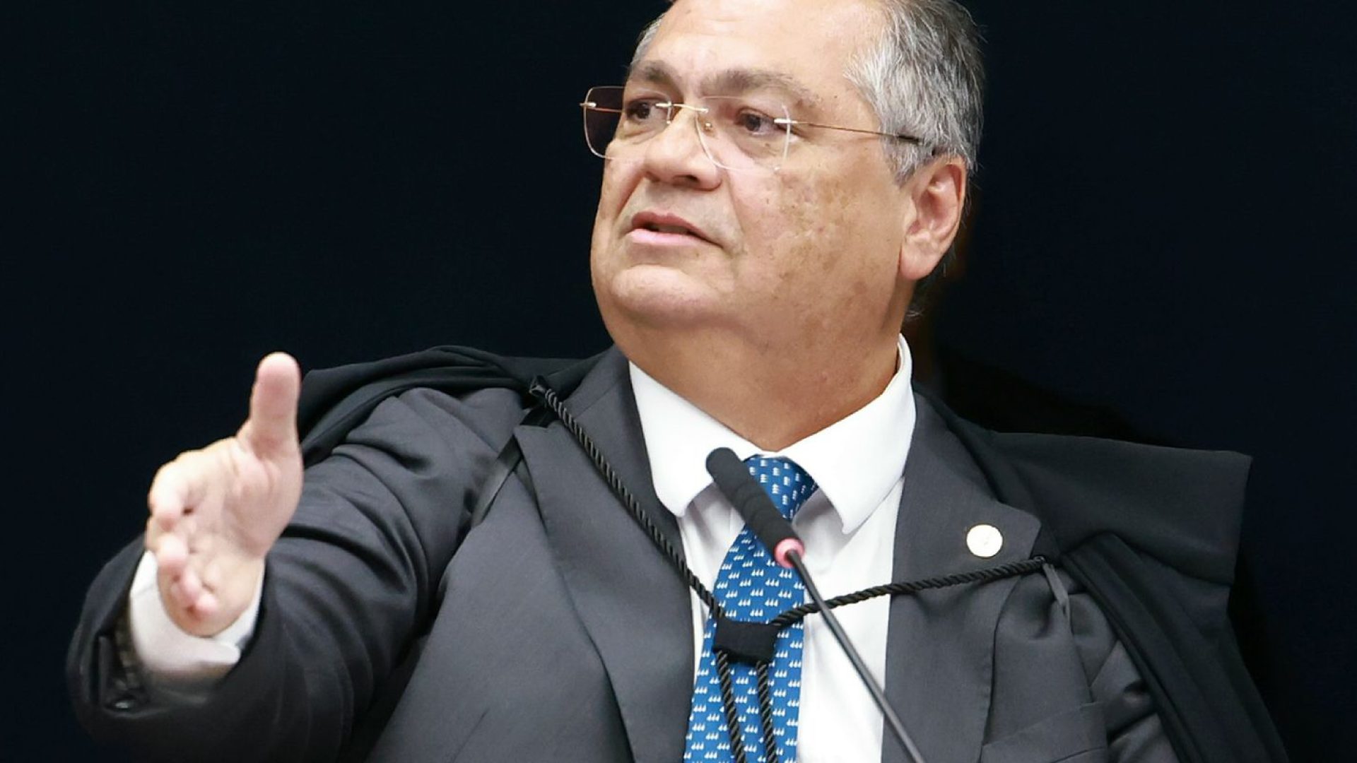 Dino anula emendas indicadas por dirigentes partidários sem mandato