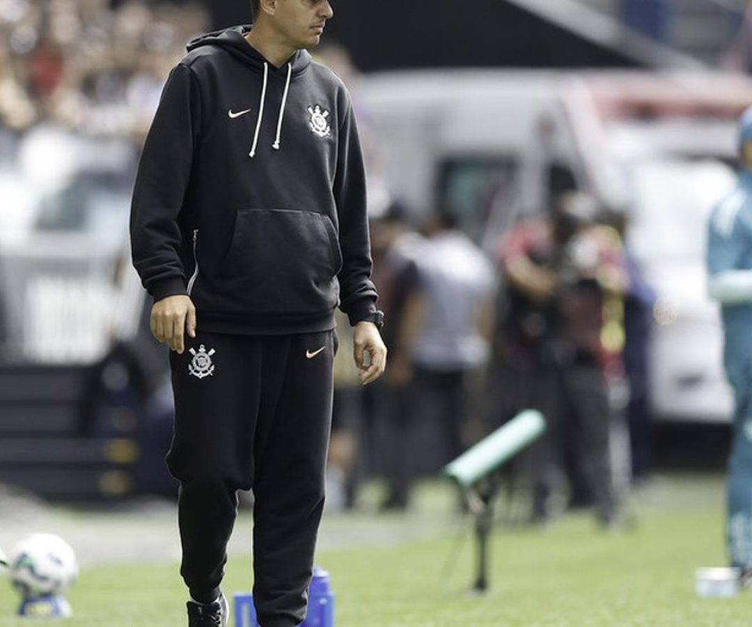 Técnico Lucas Piccinato é demitido da equipe feminina do Corinthians