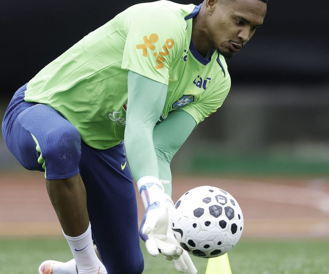 Goleiro John diz que primeira convocação para a seleção é um sonho