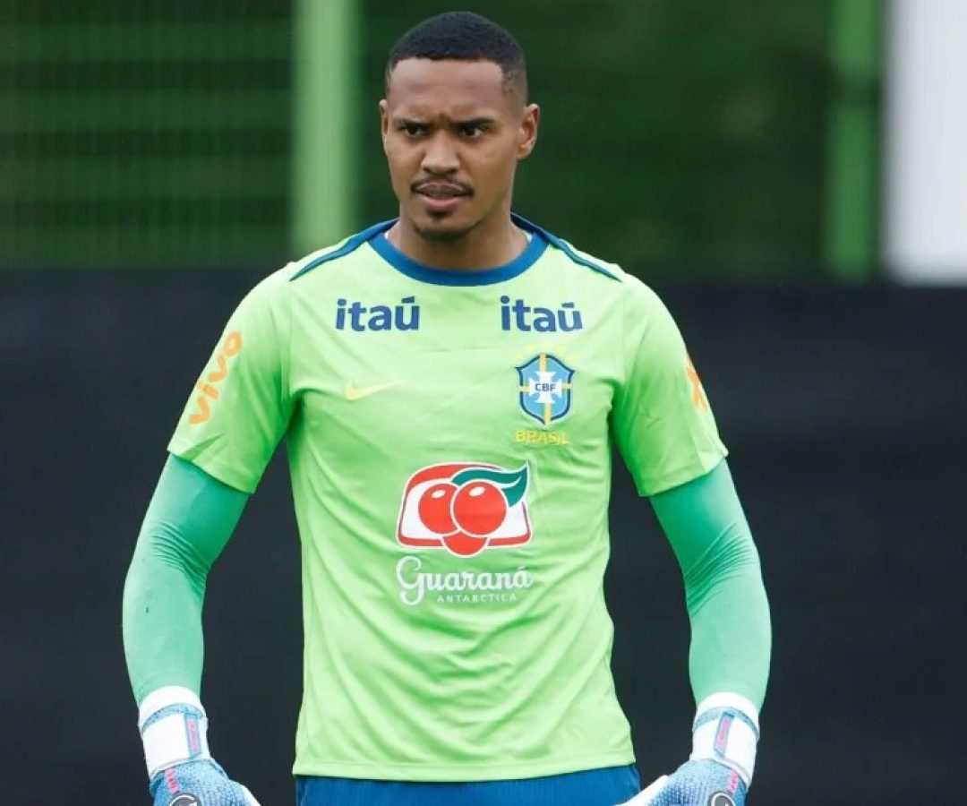 Ancelotti convoca goleiro John para vaga de Hugo Souza, cortado por lesão