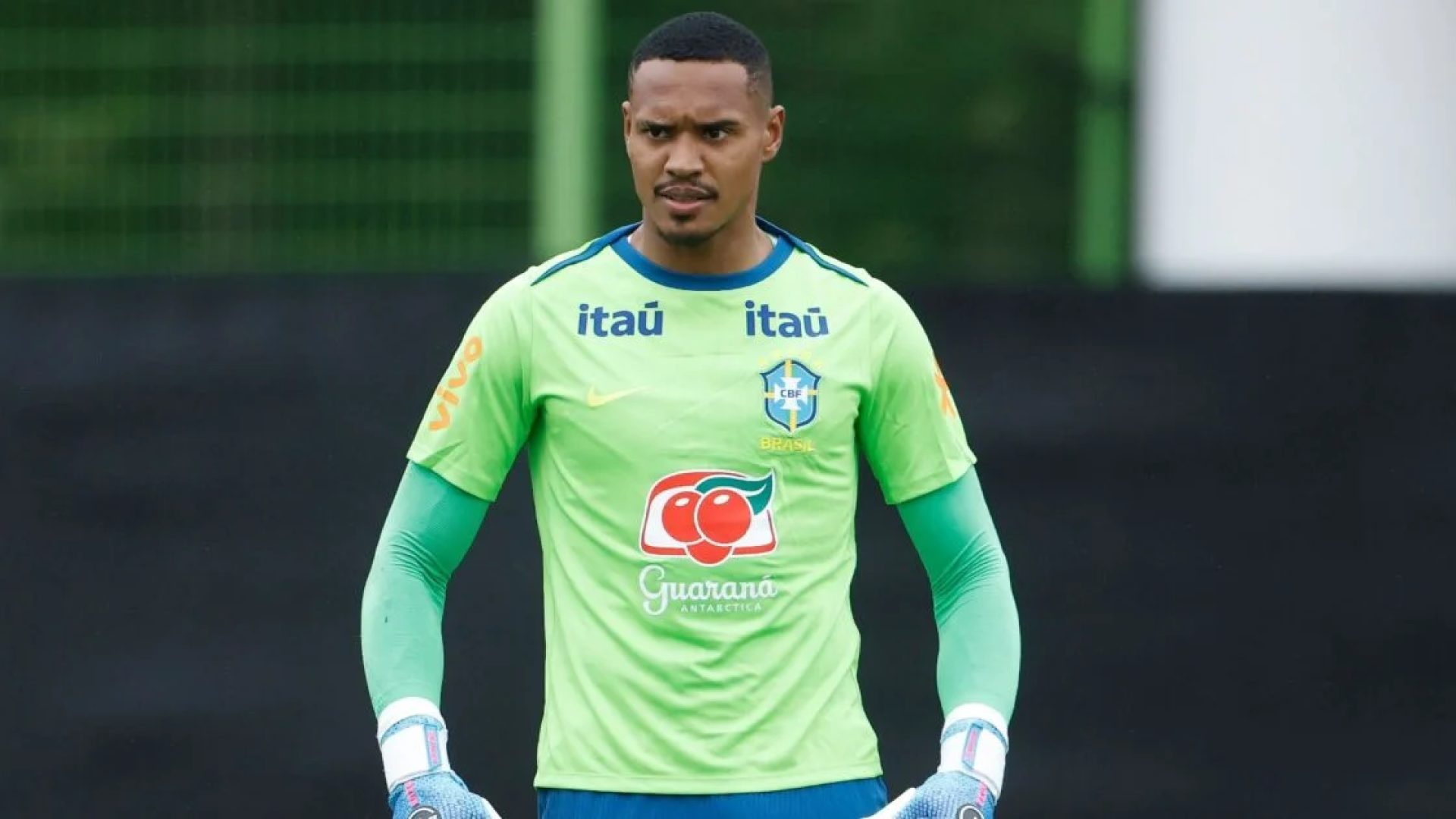 Ancelotti convoca goleiro John para vaga de Hugo Souza, cortado por lesão