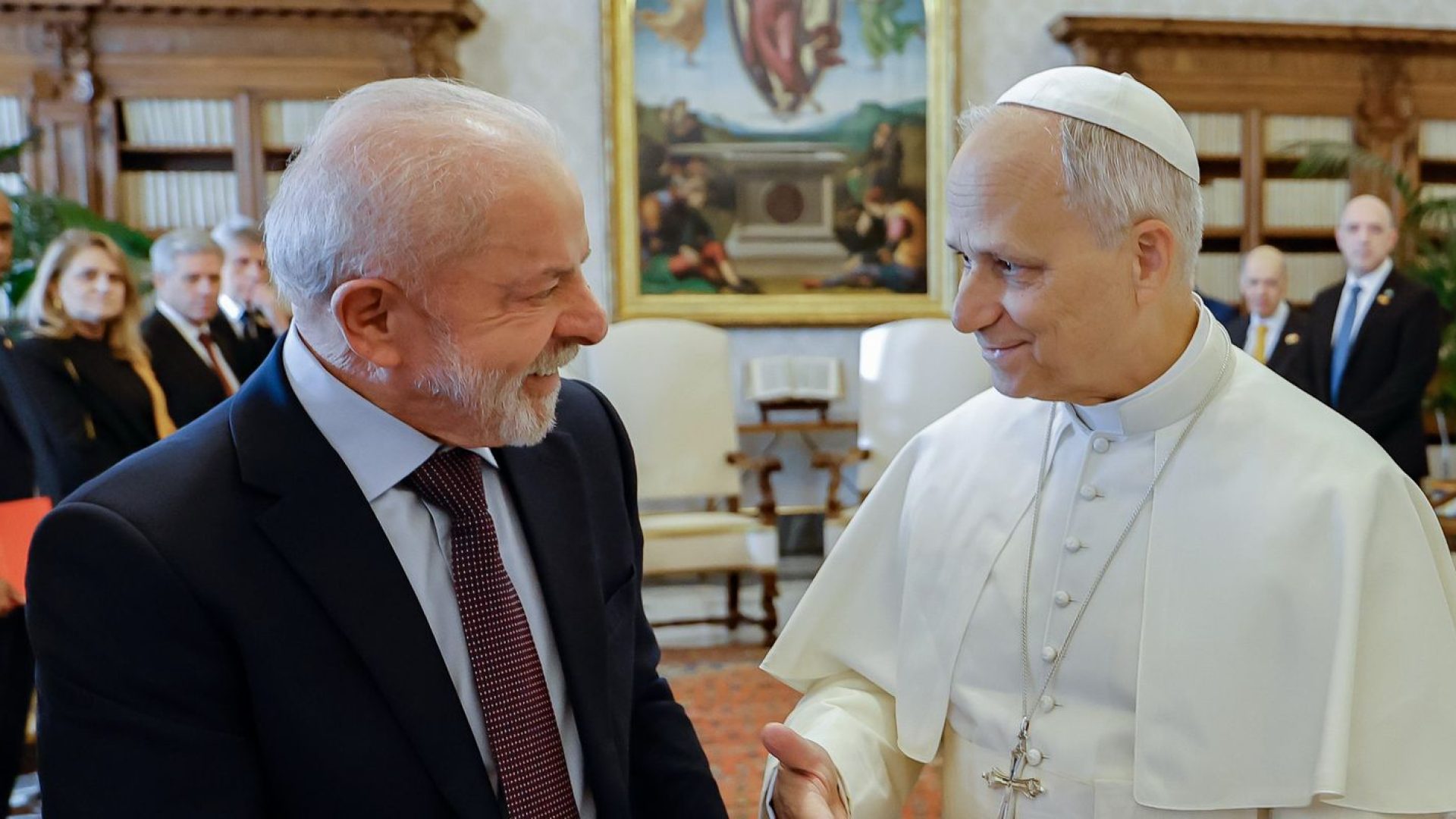 Lula se reúne com papa Leão XIV, pela primeira vez, no Vaticano