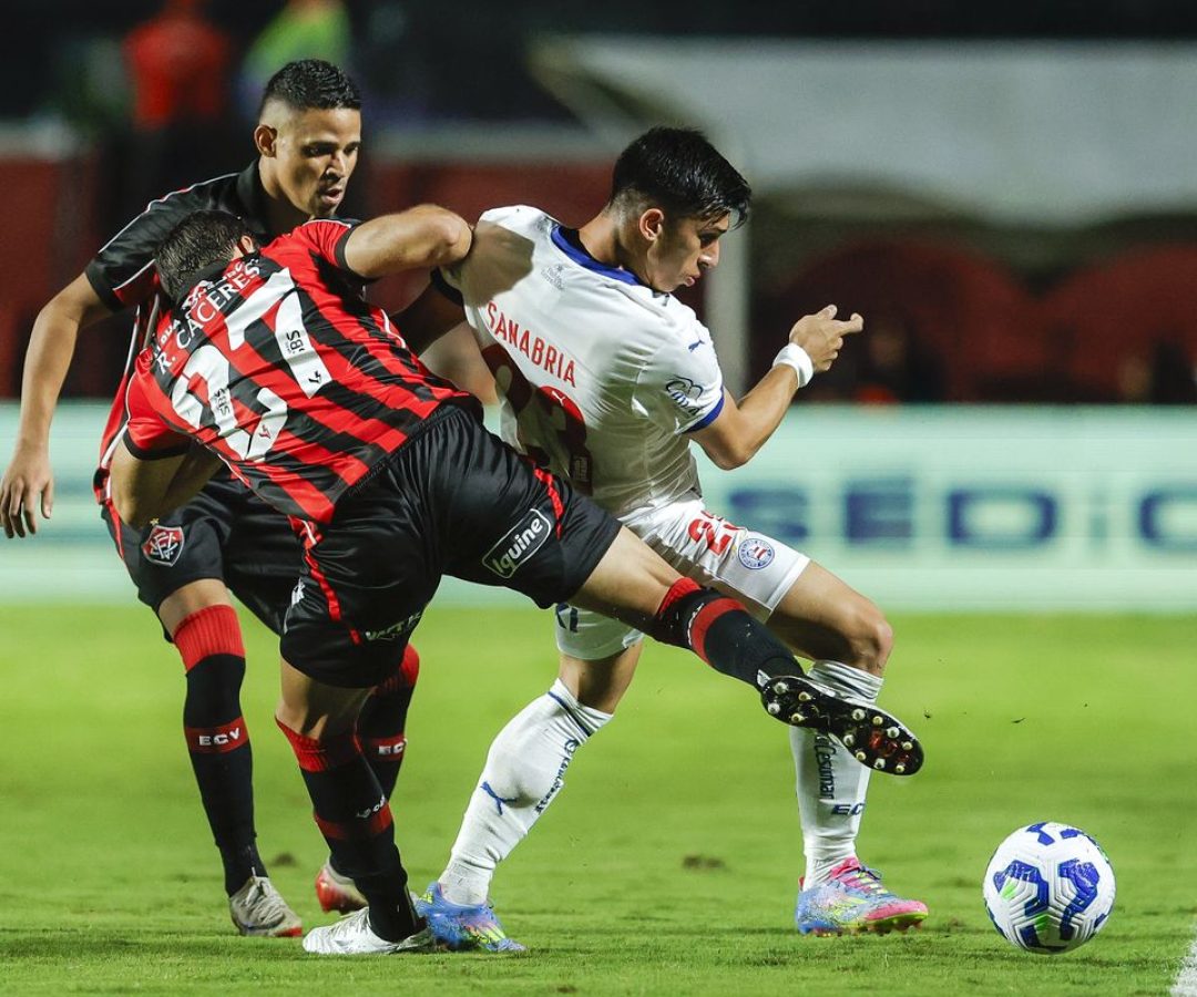 Vitória derrota Bahia e ganha fôlego na luta contra o rebaixamento