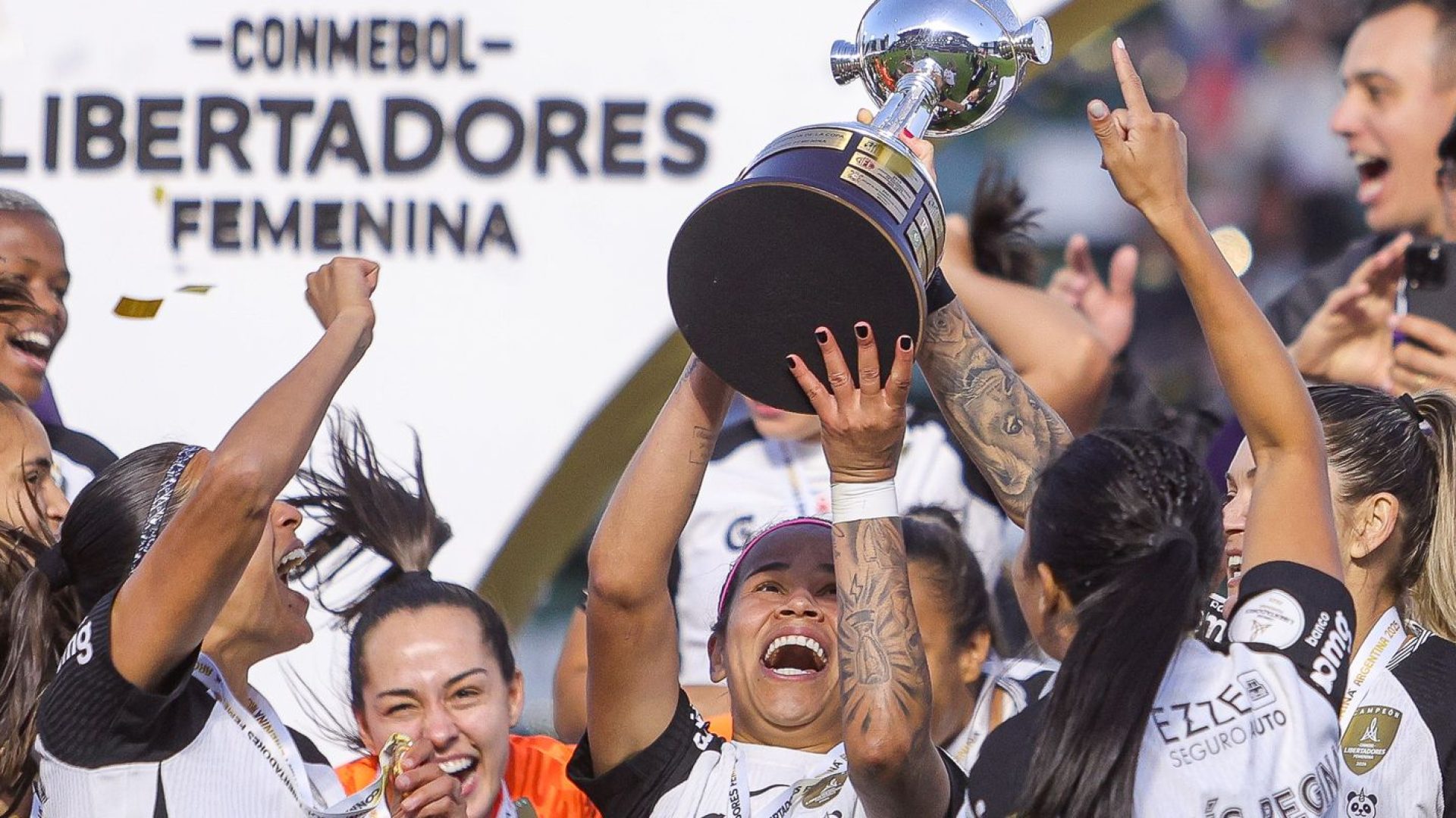 Libertadores: Corinthians faz história com tricampeonato consecutivo