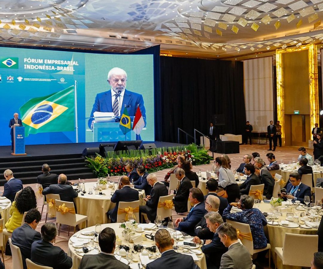 Lula defende uso de moedas locais para comércio Brasil-Indonésia