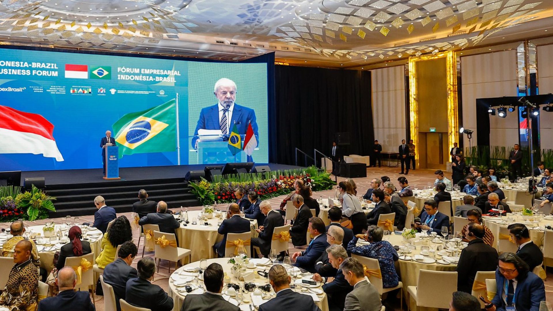 Lula defende uso de moedas locais para comércio Brasil-Indonésia