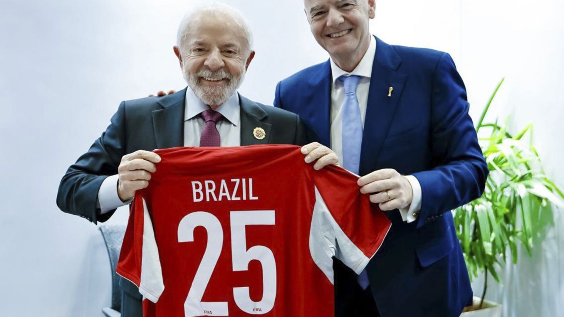 Lula convida presidente da Fifa para conhecer Universidade do Esporte